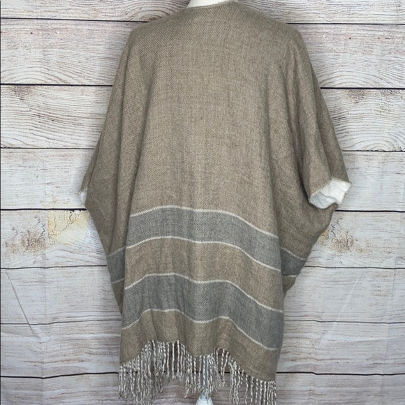Loft M/L Poncho Tan Grey Open Front Fringe - Picture 6 of 7